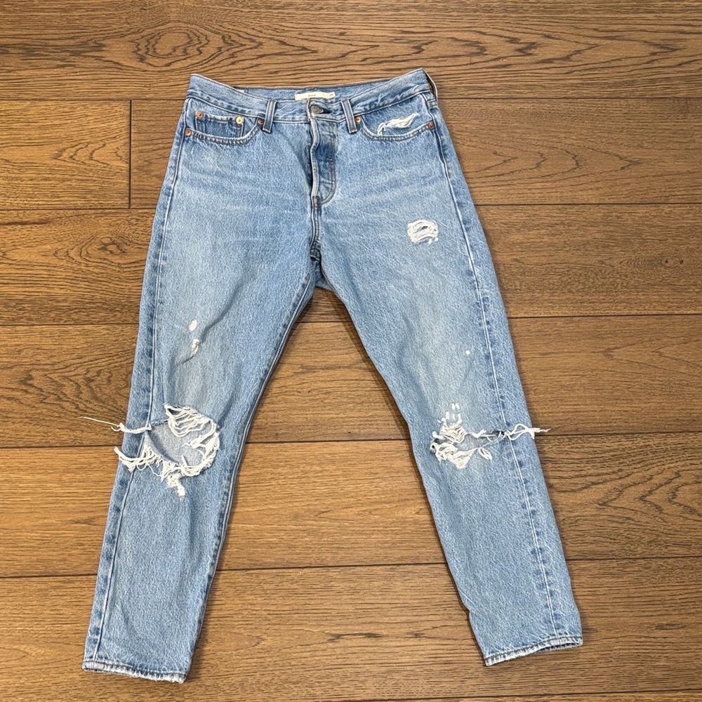 Levi’s wedge jean light distressing